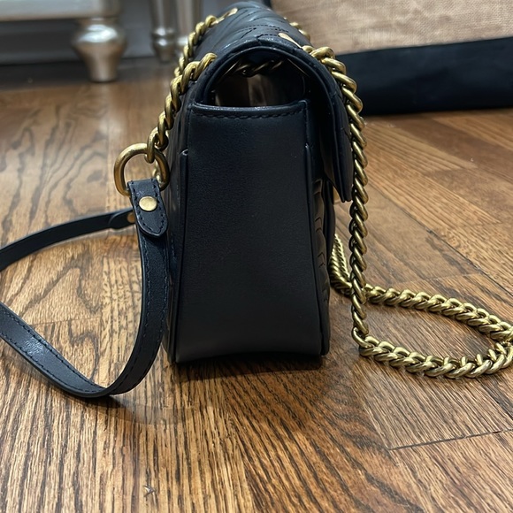 Small black leather shoulder bag with chainlink straps - Picture 6 of 6